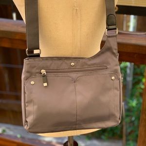 Baggallini Crossbody Purse Adjustable Straps Multi Pockets. New no tags! 11.5”x8